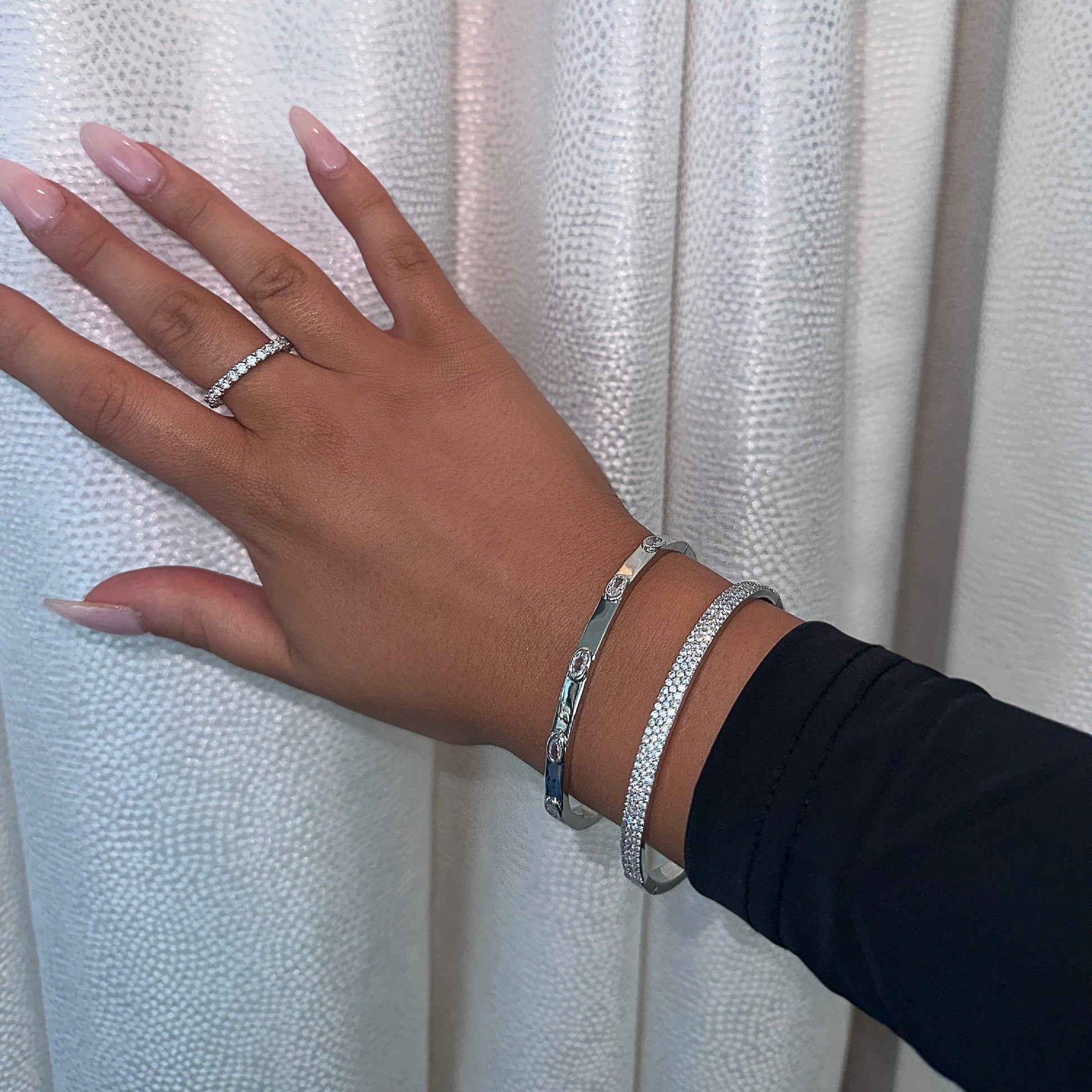 DOLCE BANGLE - SILVER - LndmarkClub USA